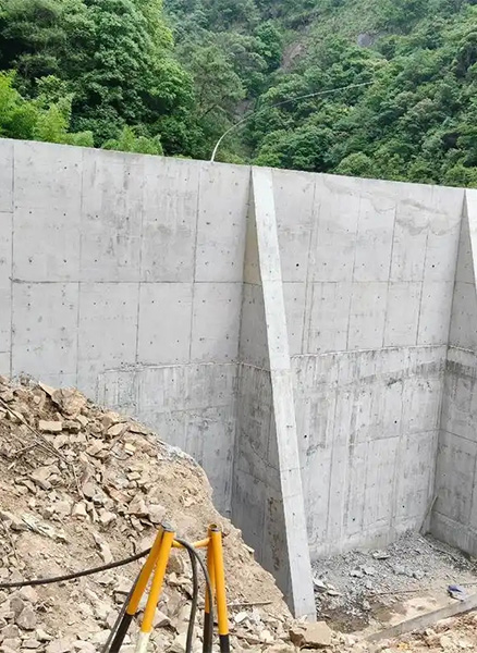 石家庄鹿泉重力式挡土墙